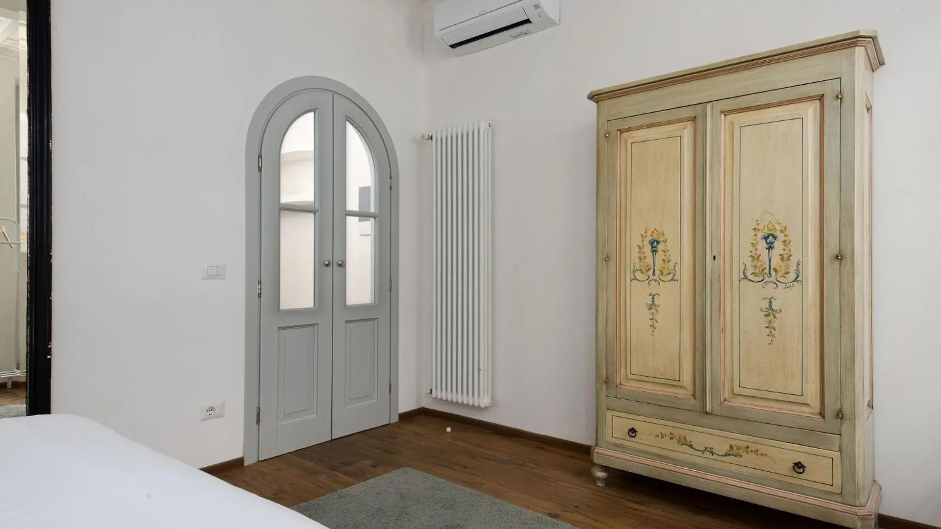 Unyca - Quiet And Central Living In Florence Apartment